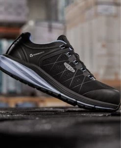 Keen Women's Vista Energy (Carbon-Fiber Toe) | Hydrangea/Black -Shoes Haven Shop 1024594 PDP RightImage