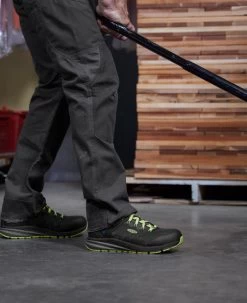 Keen Men's Vista Energy (Carbon-Fiber Toe) | Magnet/Green Glow -Shoes Haven Shop SDD 554 VistaEnergy 1026886 Right Image