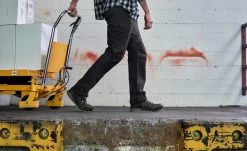 Keen Men's Vista Energy (Carbon-Fiber Toe) | Magnet/Green Glow -Shoes Haven Shop SDD 554 VistaEnergy 1026886 Top Image